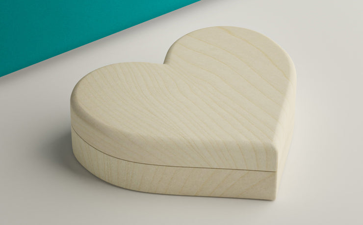 Passend bij de urn of juist afgestemd op de plek waar het komt te staan. Wij helpen je graag met de juiste houtsoort keuze en maken een prachtige herinneringsdoos voor je.